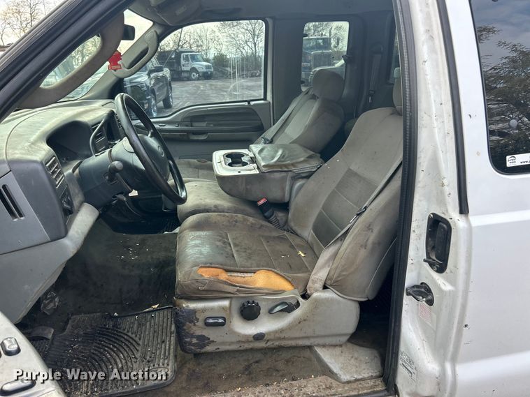 image for item ET6670 2004 Ford F250 Super Duty XLT SuperCab pickup truck