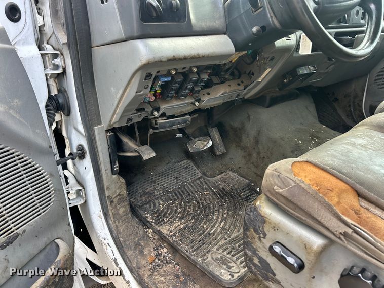 image for item ET6670 2004 Ford F250 Super Duty XLT SuperCab pickup truck