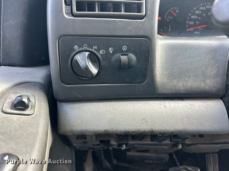 image for item ET6670 2004 Ford F250 Super Duty XLT SuperCab pickup truck