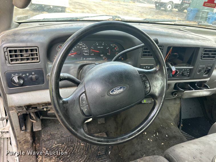 image for item ET6670 2004 Ford F250 Super Duty XLT SuperCab pickup truck