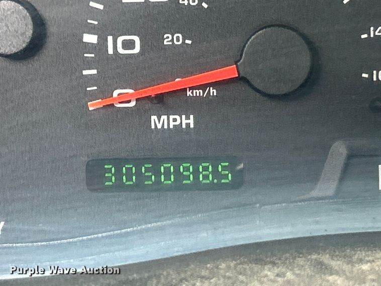 image for item ET6670 2004 Ford F250 Super Duty XLT SuperCab pickup truck