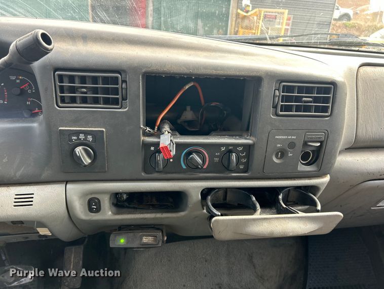 image for item ET6670 2004 Ford F250 Super Duty XLT SuperCab pickup truck