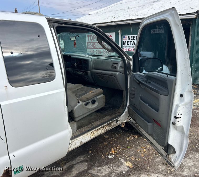 image for item ET6670 2004 Ford F250 Super Duty XLT SuperCab pickup truck