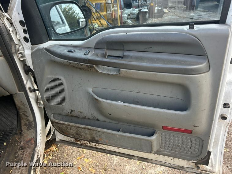 image for item ET6670 2004 Ford F250 Super Duty XLT SuperCab pickup truck