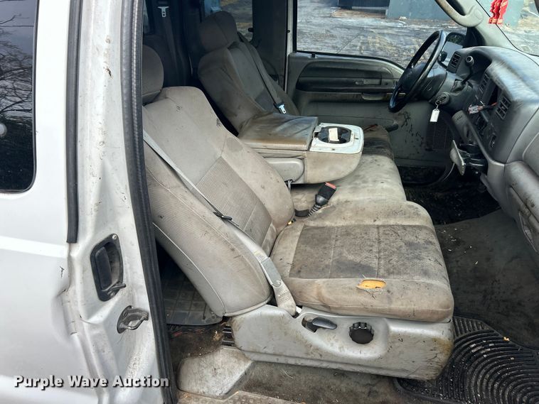 image for item ET6670 2004 Ford F250 Super Duty XLT SuperCab pickup truck