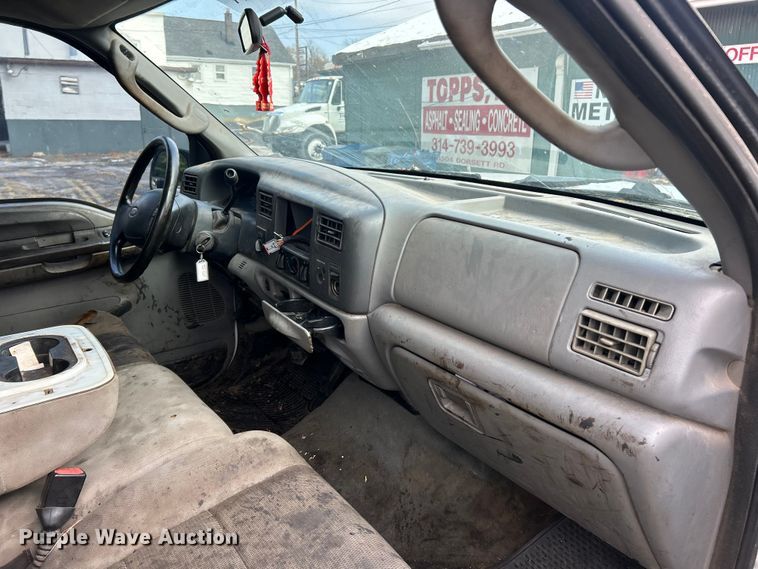 image for item ET6670 2004 Ford F250 Super Duty XLT SuperCab pickup truck