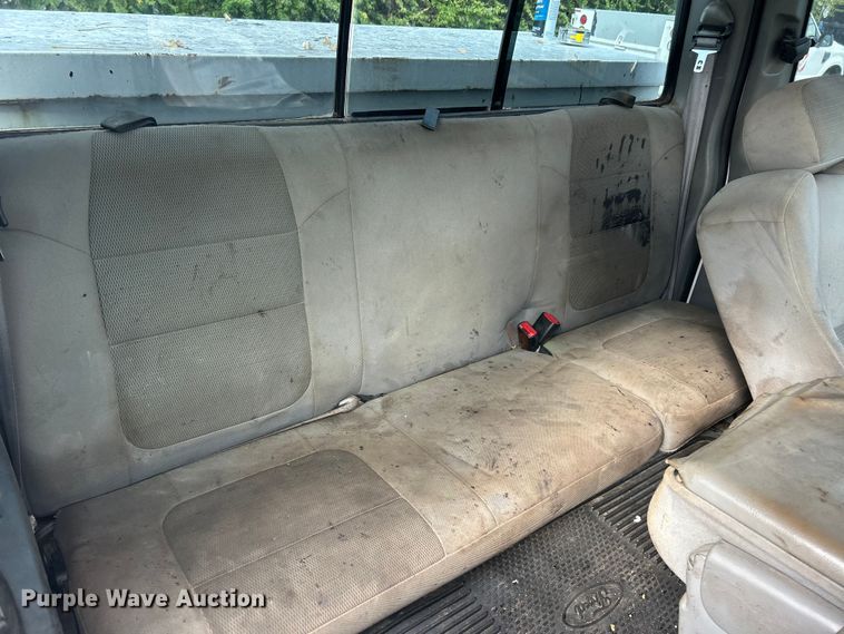 image for item ET6670 2004 Ford F250 Super Duty XLT SuperCab pickup truck