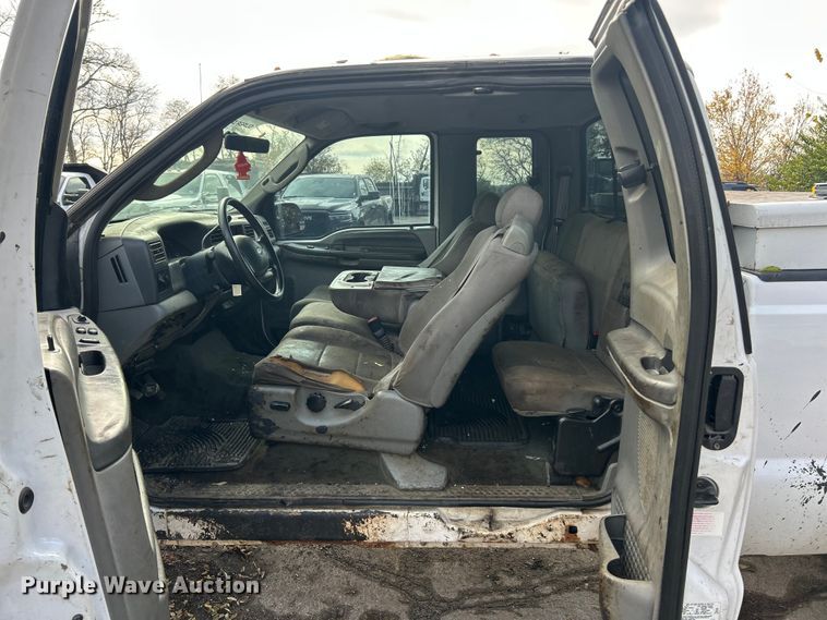 image for item ET6670 2004 Ford F250 Super Duty XLT SuperCab pickup truck