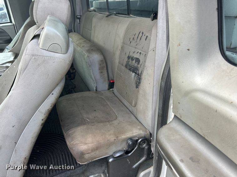 image for item ET6670 2004 Ford F250 Super Duty XLT SuperCab pickup truck