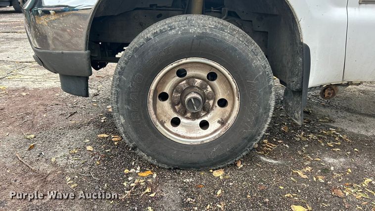 image for item ET6670 2004 Ford F250 Super Duty XLT SuperCab pickup truck