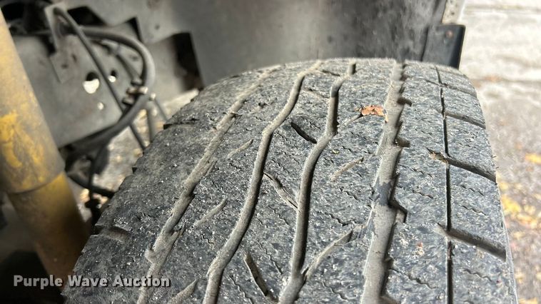 image for item ET6670 2004 Ford F250 Super Duty XLT SuperCab pickup truck