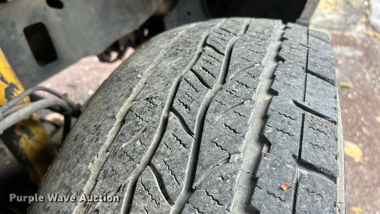 image for item ET6670 2004 Ford F250 Super Duty XLT SuperCab pickup truck