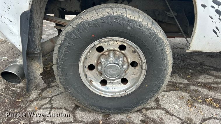 image for item ET6670 2004 Ford F250 Super Duty XLT SuperCab pickup truck