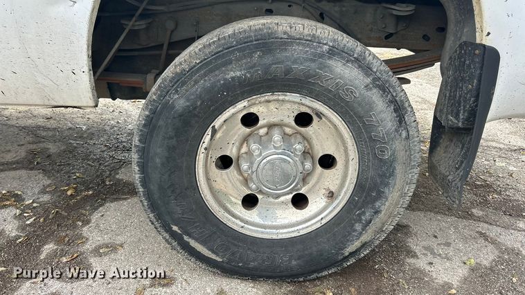 image for item ET6670 2004 Ford F250 Super Duty XLT SuperCab pickup truck