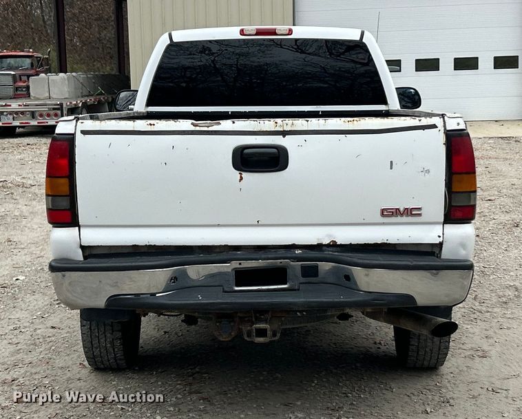 image for item ET6706 2007 GMC Sierra 2500HD pickup truck