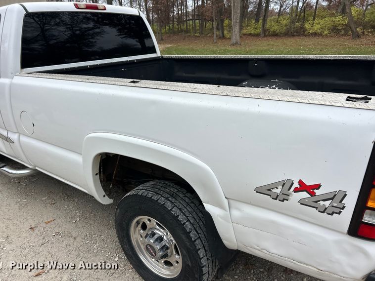 image for item ET6706 2007 GMC Sierra 2500HD pickup truck