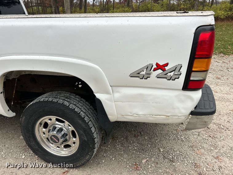 image for item ET6706 2007 GMC Sierra 2500HD pickup truck