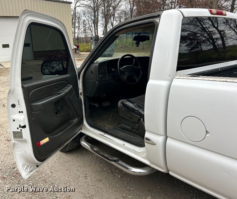 image for item ET6706 2007 GMC Sierra 2500HD pickup truck