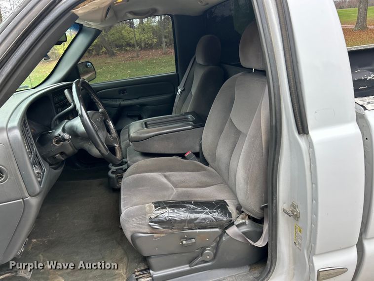 image for item ET6706 2007 GMC Sierra 2500HD pickup truck