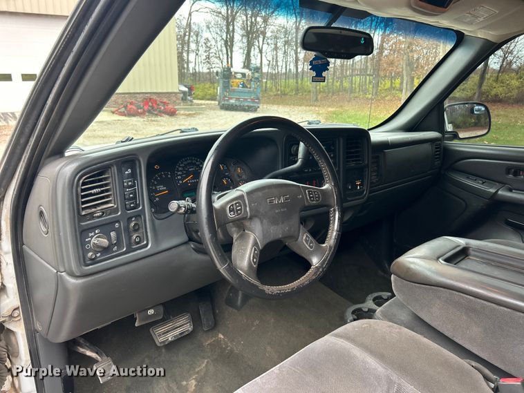 image for item ET6706 2007 GMC Sierra 2500HD pickup truck