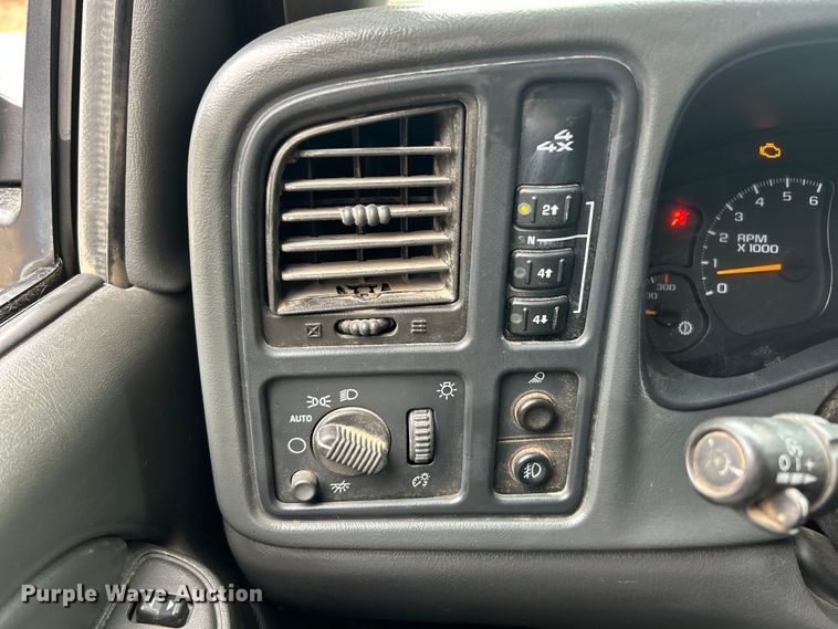 image for item ET6706 2007 GMC Sierra 2500HD pickup truck