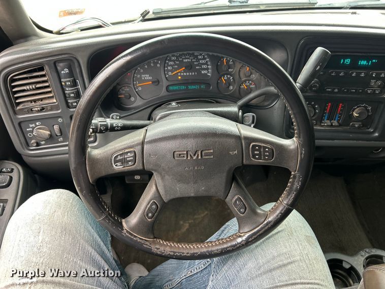 image for item ET6706 2007 GMC Sierra 2500HD pickup truck