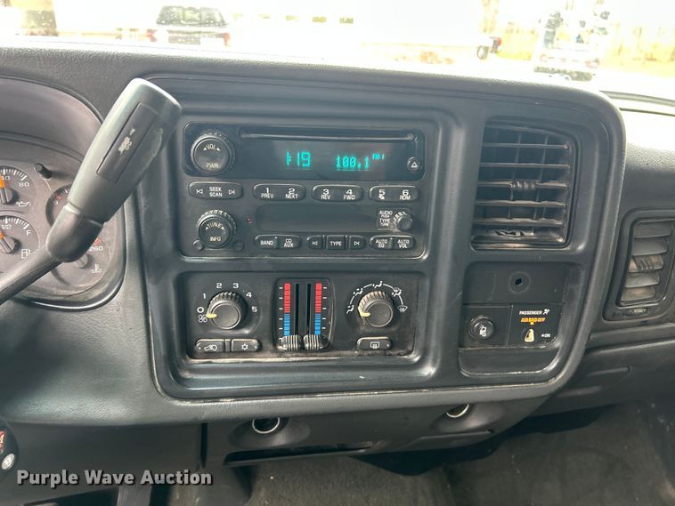 image for item ET6706 2007 GMC Sierra 2500HD pickup truck