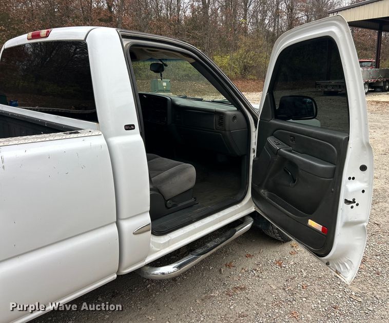 image for item ET6706 2007 GMC Sierra 2500HD pickup truck