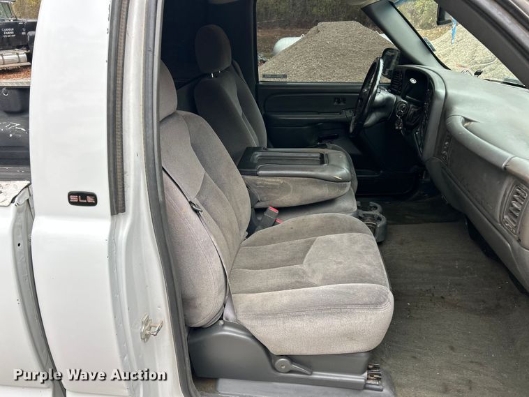 image for item ET6706 2007 GMC Sierra 2500HD pickup truck