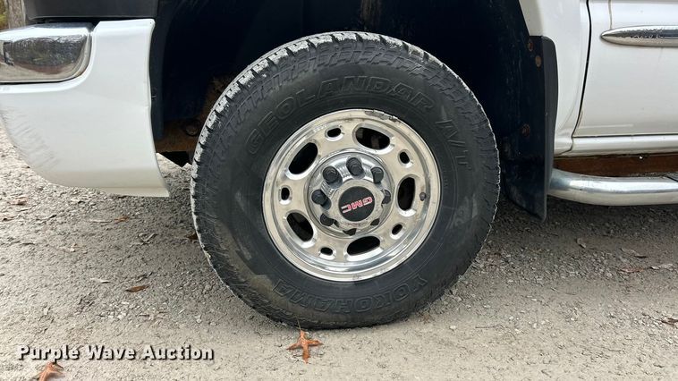 image for item ET6706 2007 GMC Sierra 2500HD pickup truck