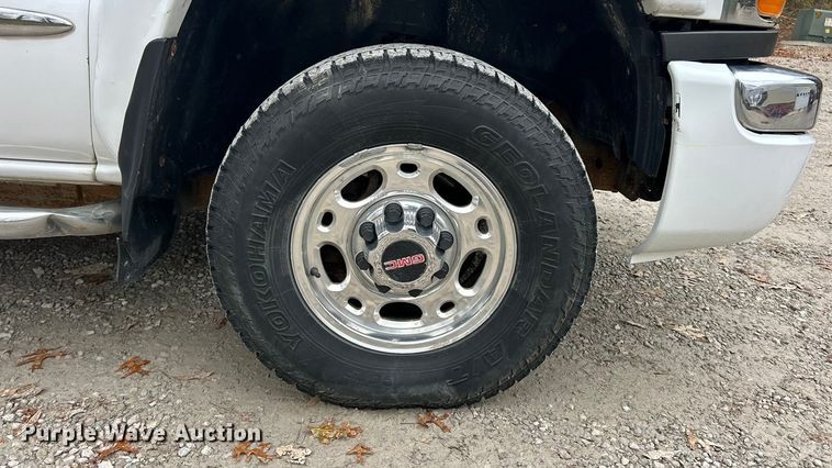 image for item ET6706 2007 GMC Sierra 2500HD pickup truck