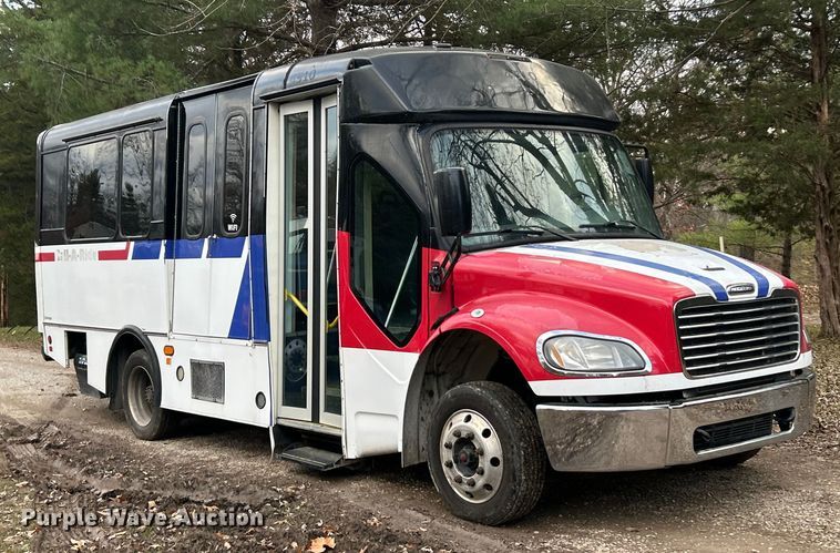 image for item ET6718 2015 Freightliner M2 shuttle bus