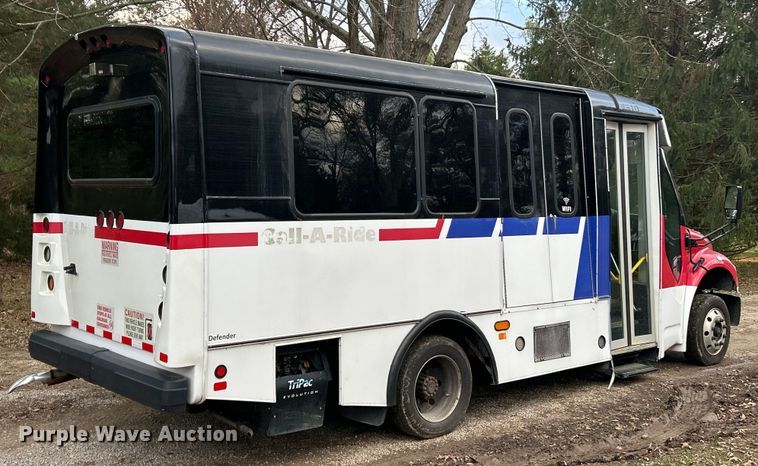 image for item ET6718 2015 Freightliner M2 shuttle bus