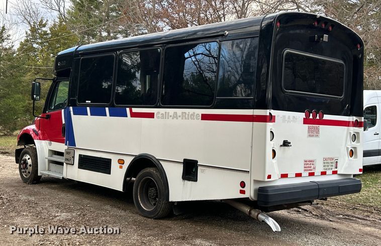 image for item ET6718 2015 Freightliner M2 shuttle bus