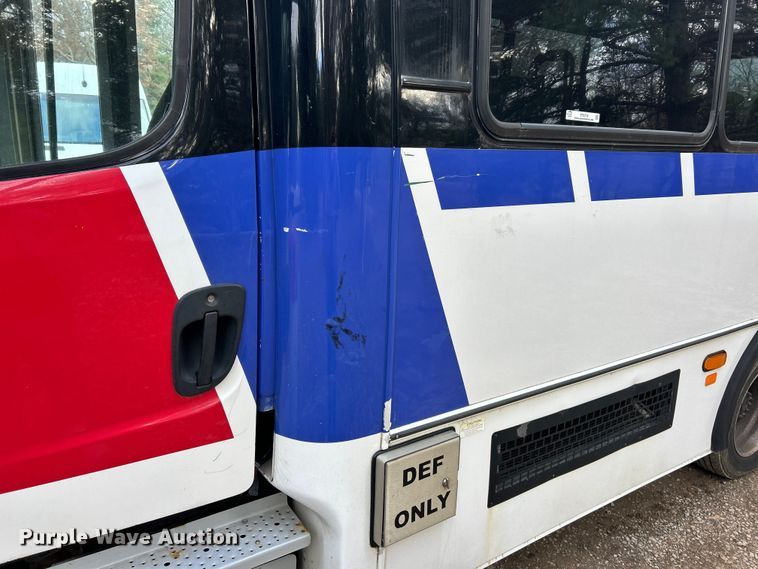 image for item ET6718 2015 Freightliner M2 shuttle bus