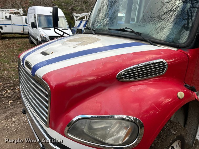 image for item ET6718 2015 Freightliner M2 shuttle bus