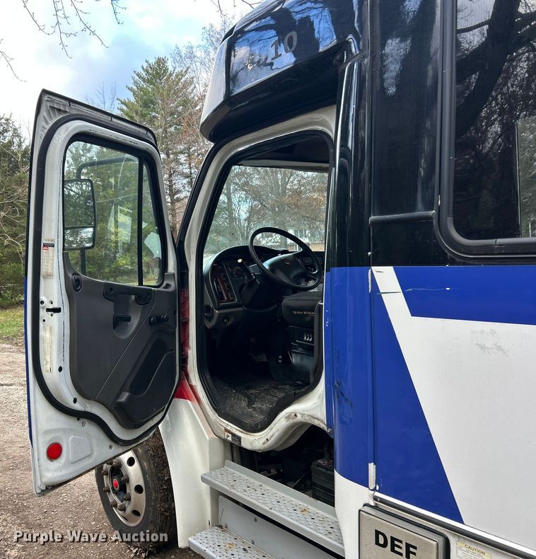 image for item ET6718 2015 Freightliner M2 shuttle bus