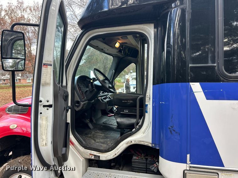 image for item ET6718 2015 Freightliner M2 shuttle bus