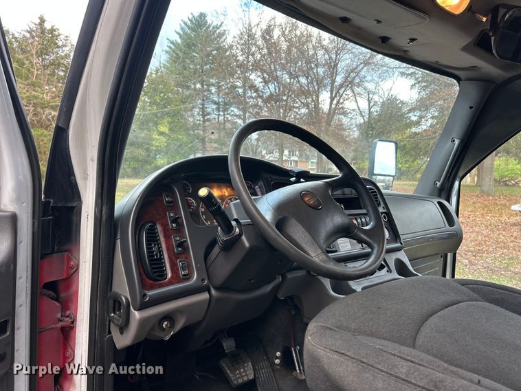 image for item ET6718 2015 Freightliner M2 shuttle bus