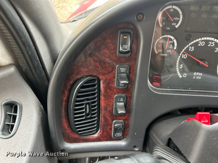 image for item ET6718 2015 Freightliner M2 shuttle bus