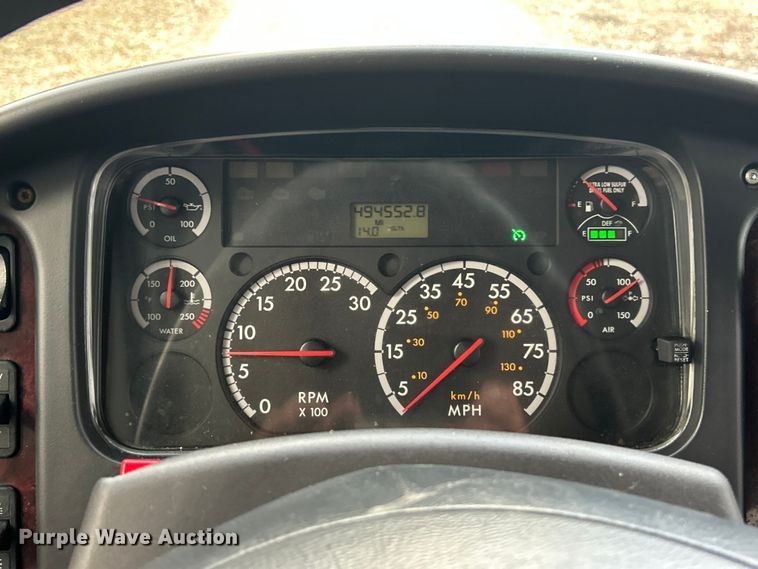 image for item ET6718 2015 Freightliner M2 shuttle bus