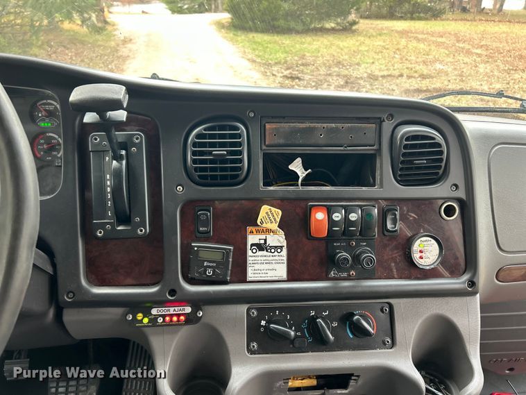 image for item ET6718 2015 Freightliner M2 shuttle bus