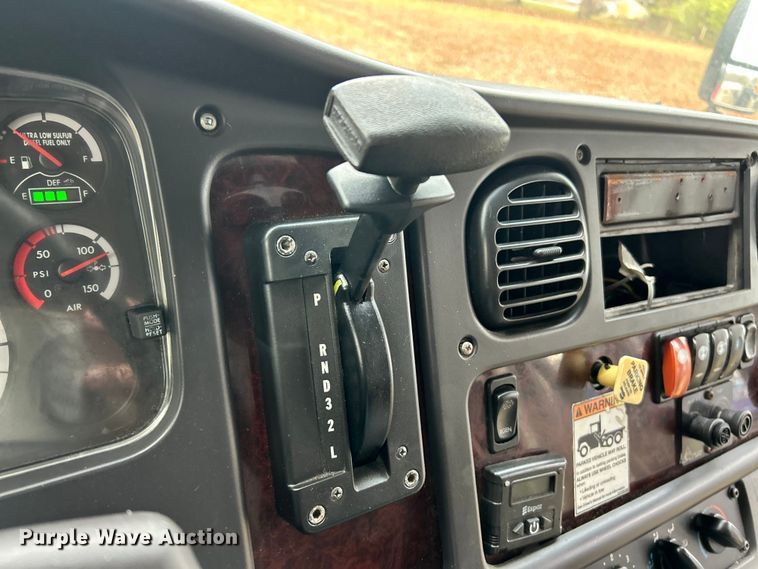 image for item ET6718 2015 Freightliner M2 shuttle bus