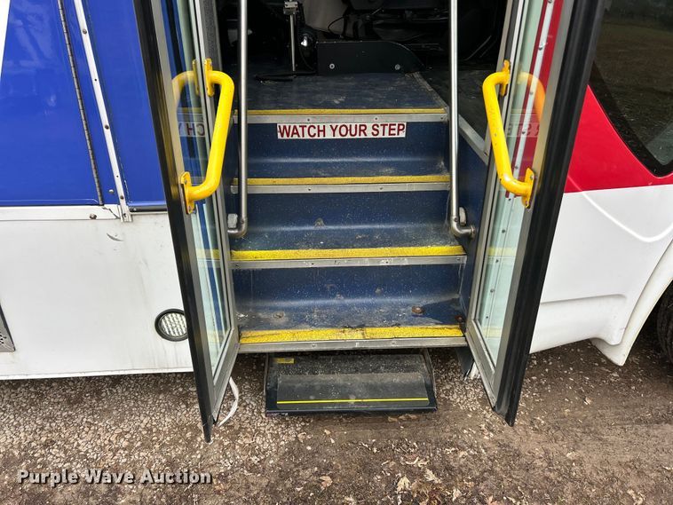 image for item ET6718 2015 Freightliner M2 shuttle bus