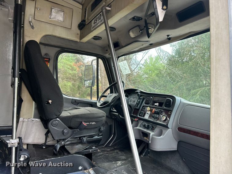 image for item ET6718 2015 Freightliner M2 shuttle bus