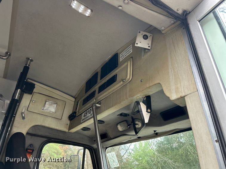 image for item ET6718 2015 Freightliner M2 shuttle bus