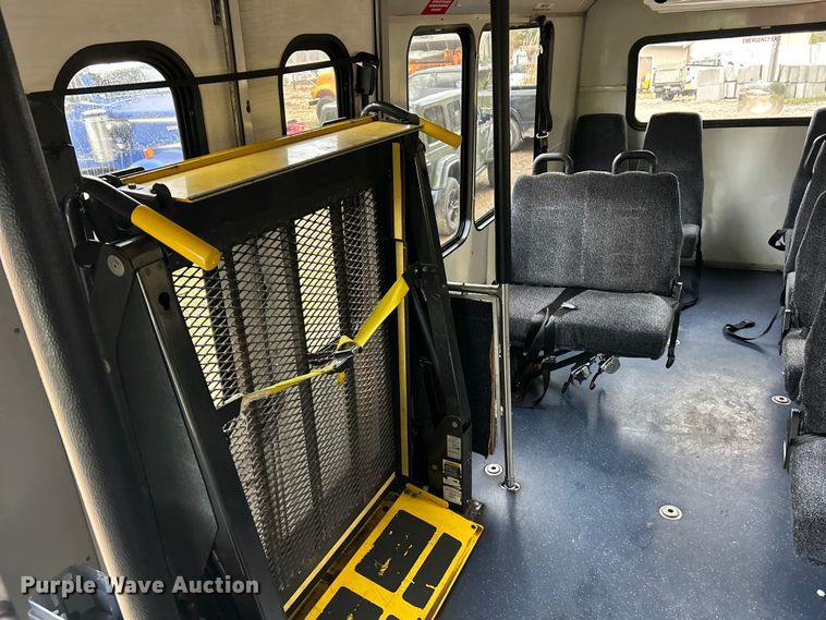 image for item ET6718 2015 Freightliner M2 shuttle bus