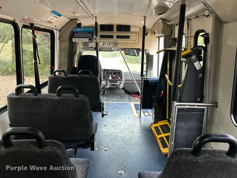 image for item ET6718 2015 Freightliner M2 shuttle bus