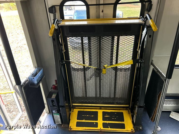 image for item ET6718 2015 Freightliner M2 shuttle bus