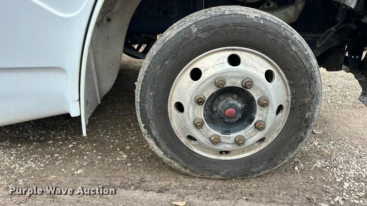 image for item ET6718 2015 Freightliner M2 shuttle bus